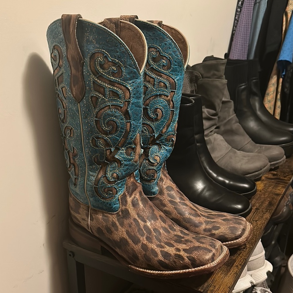 Women’s Leopard print Ferrini boots